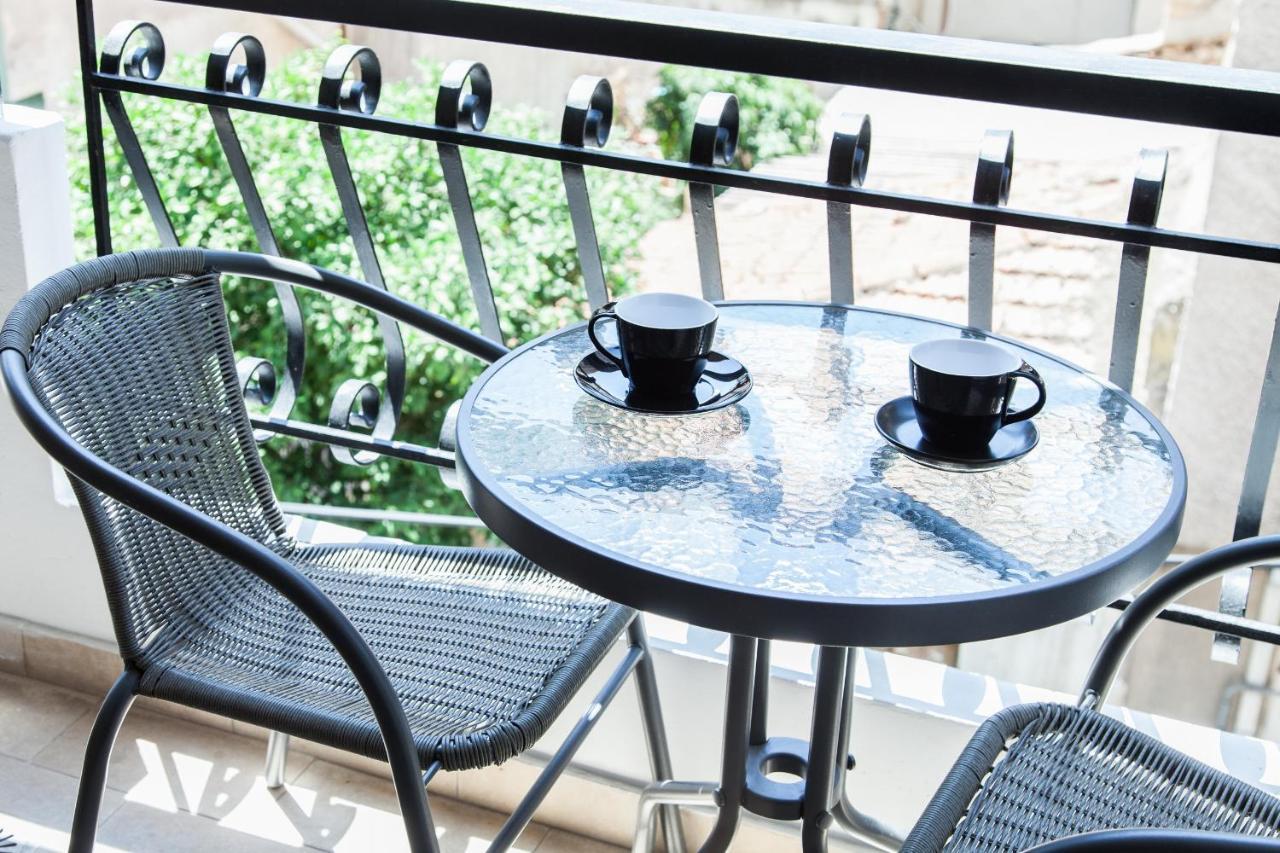 Great Apartment In פיראוס מראה חיצוני תמונה